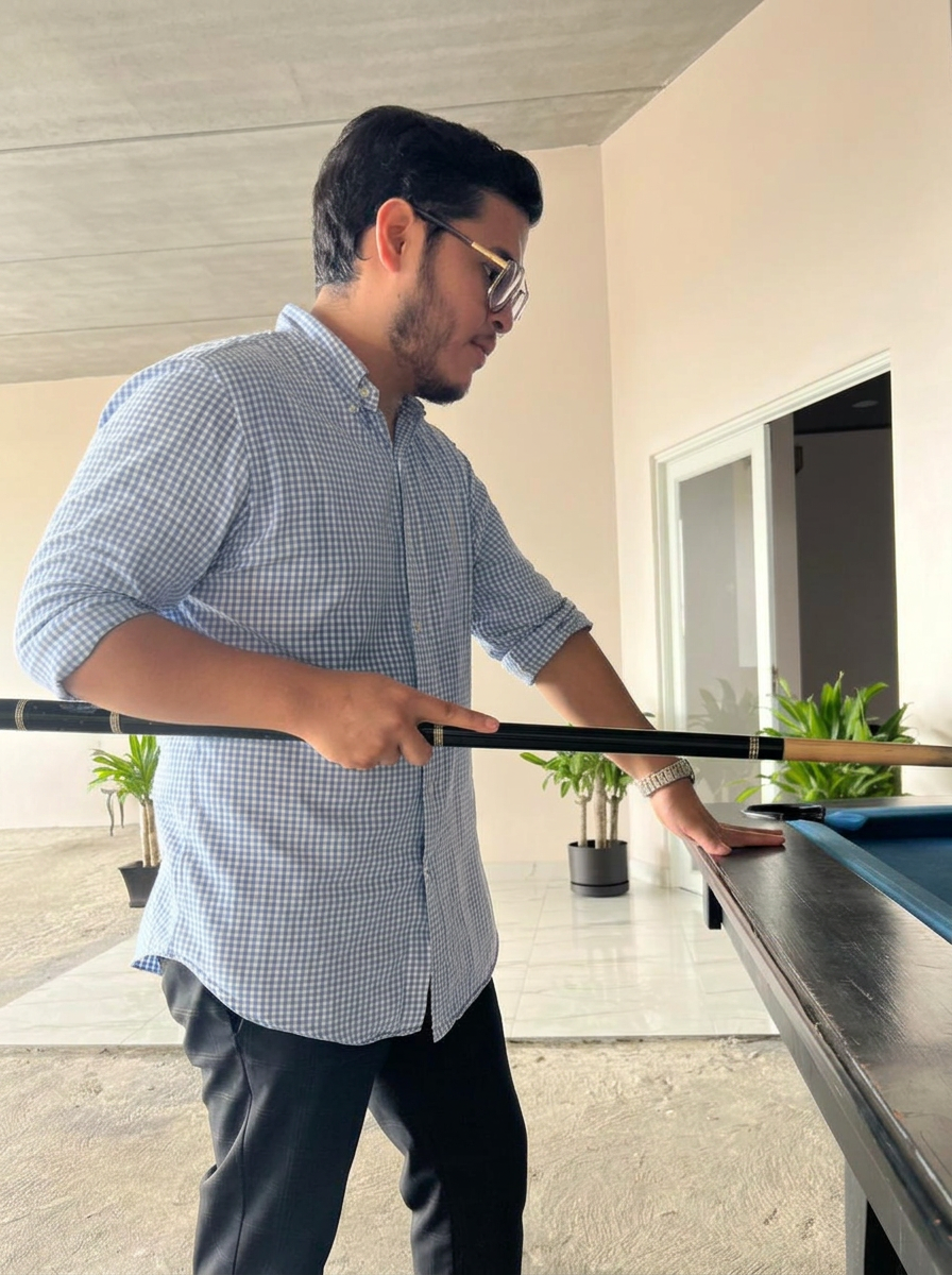 Instructor de Taco y Magia apuntando en la mesa